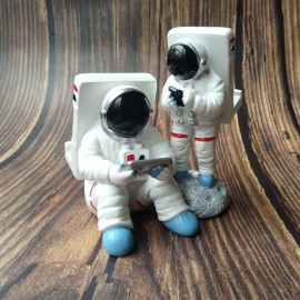 creative crafts resin decoration car gift Chinese astronaut lazy mobile phone holder